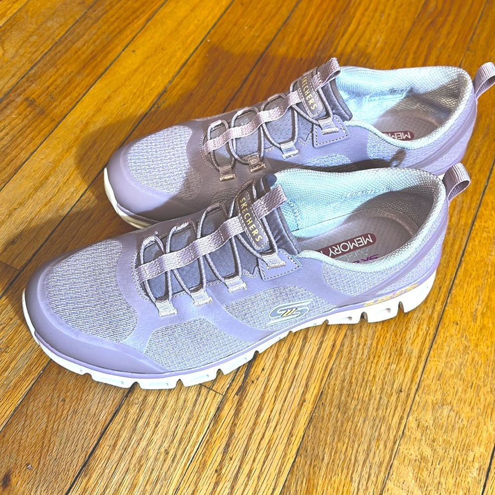 Skechers Women’s Glide Step Dashing Days Lavender Sneakers size 10 Memory Foam